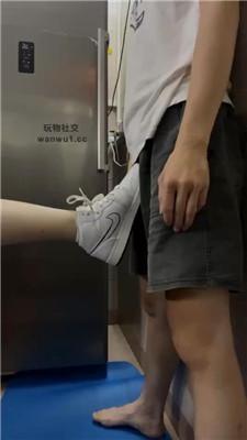 【奇了怪了】耐克运动鞋白袜踢裆 JS240821-9