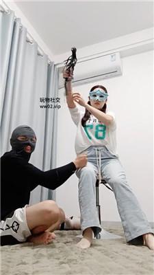 【姗姗】鞭打肉丝脚踩/中指鄙视 bf44874