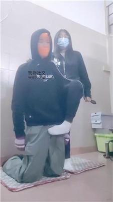【奇了怪了】反绑白袜脚踢裆/骑马鞭打 JS241127-5