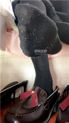【咬猫】女厕吃屎户外露出    260115-33