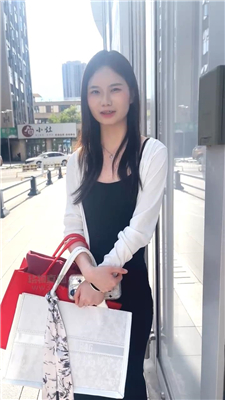 【鲨鱼饱饱】羞涩素人女神玩奴 bf62792