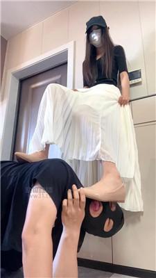 【CN足彩馆】长裙美少女美足诱惑 JS260615-9