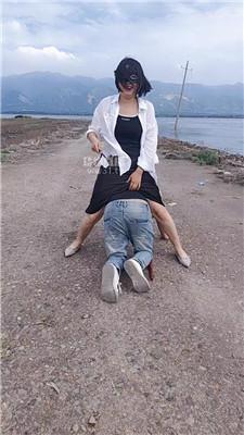 【曼婷】户外公开遛狗 JS260624-14