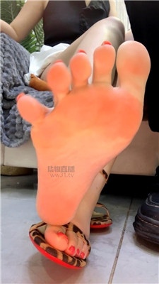 【咬猫】伺候妈妈技师爸爸    260628-35