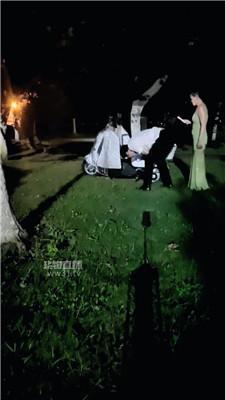 【嫦娥女王】室外遛狗处刑犬化场 bf64177
