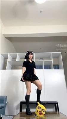 【杏杏子】热舞调教比卡丘舔脚深喉 bf64897