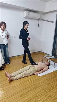 【荷花会所】精神小妹群调群虐   JS260917-36