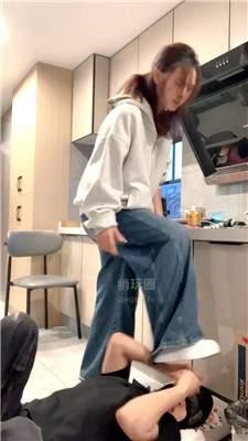 【女生也能很暴力】拽姐女大发泄   JS260921-19